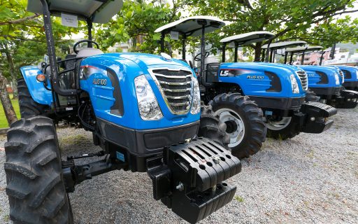 Governo do Estado entrega equipamentos para fortalecer agricultura familiar na região Oeste