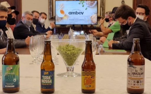 Governador Carlos Moisés conhece a primeira cerveja 100% catarinense