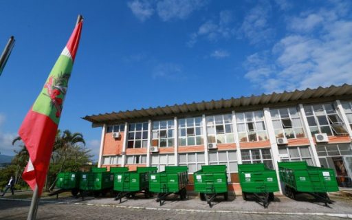 Governo do Estado entrega equipamentos agrícolas a 23 municípios de SC