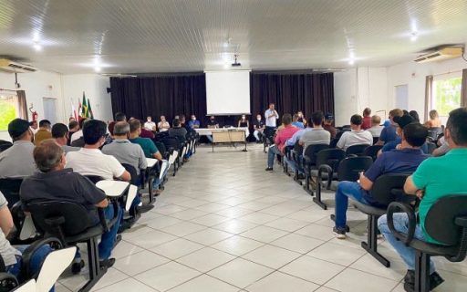 Secretário da Agricultura discute ações de combate à estiagem com lideranças da região Oeste