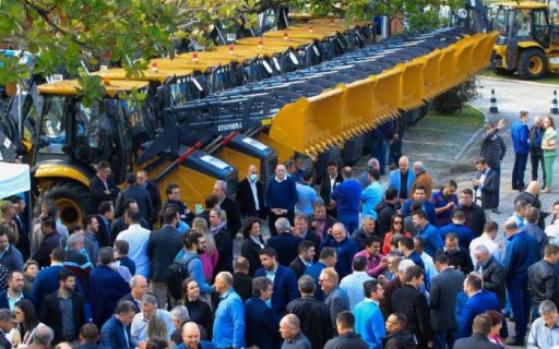 Governo do Estado entrega máquinas agrícolas a 99 municípios de Santa Catarina