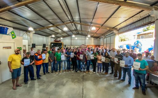 No Oeste, Secretaria da Agricultura entrega georreferenciamento para mais de 700 imóveis rurais