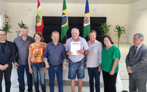 REGULARIZAÇÃO FUNDIÁRIA: GOVERNO DE SC ENTREGA 512 TÍTULOS DE PROPRIEDADES
