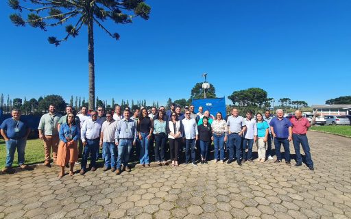 Mais de 100 equipamentos são entregues para atender agricultores de três regiões do Estado