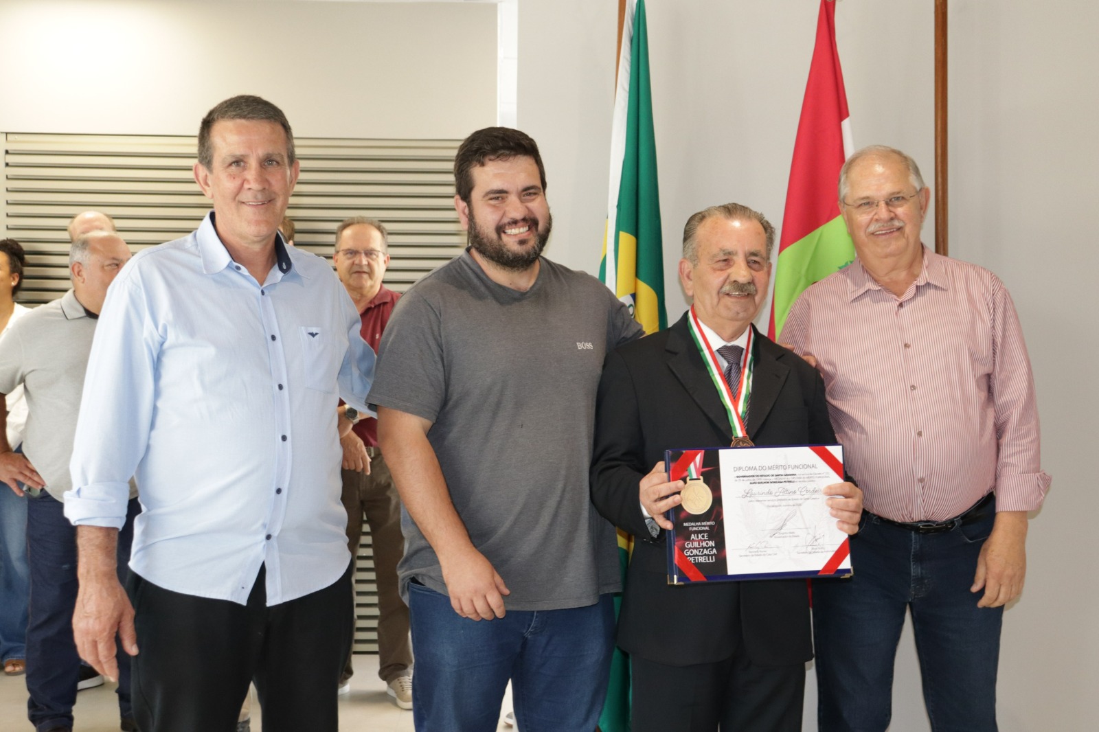 Medalha do Mérito Funcional é entregue a servidor com 41 anos  de serviço na Sape