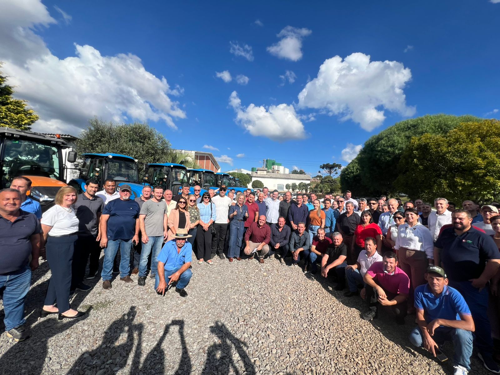 Em Campos Novos, Governo do Estado entrega 50 equipamentos agrícolas para modernizar a produção agrícola catarinense