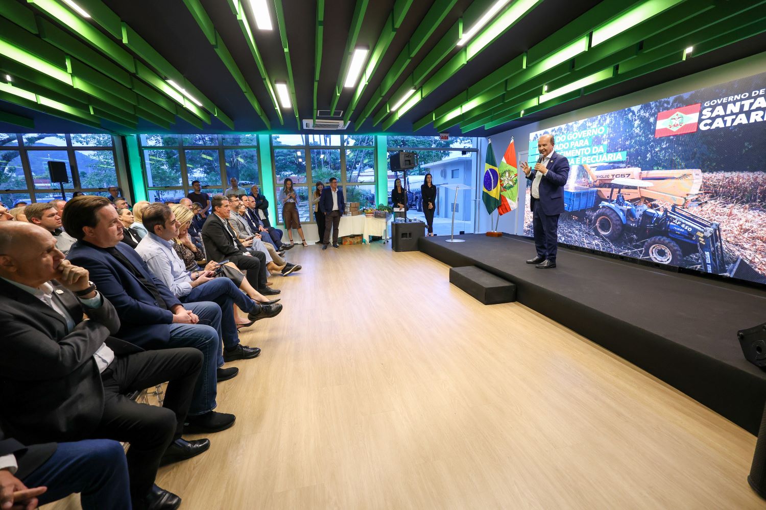 Governo de SC amplia investimentos no agro com entrega de equipamentos, novos programas e apoio à agricultura familiar